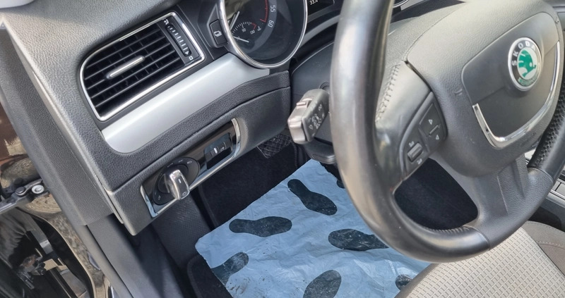Skoda Superb cena 29900 przebieg: 370000, rok produkcji 2013 z Recz małe 631